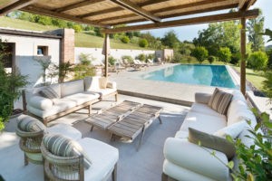 luxury real estate giardino villa piscina nel Monferrato