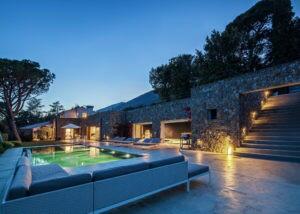 fotografo-Airbnb-villa-Varazze-veduta-esterna-serale