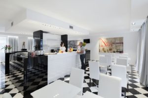 sala colazione hotel Milano Studio Inn