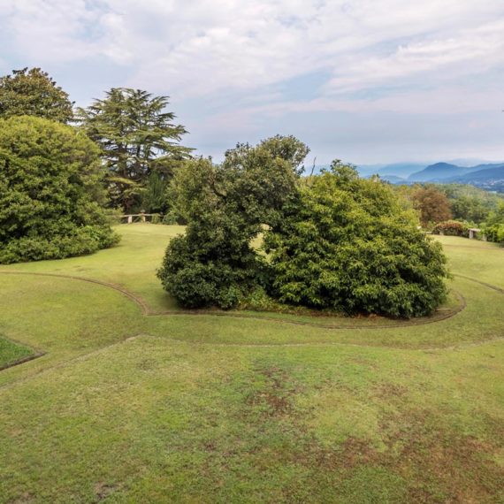 vedute esterne del castello di Azzate in provincia di Varese